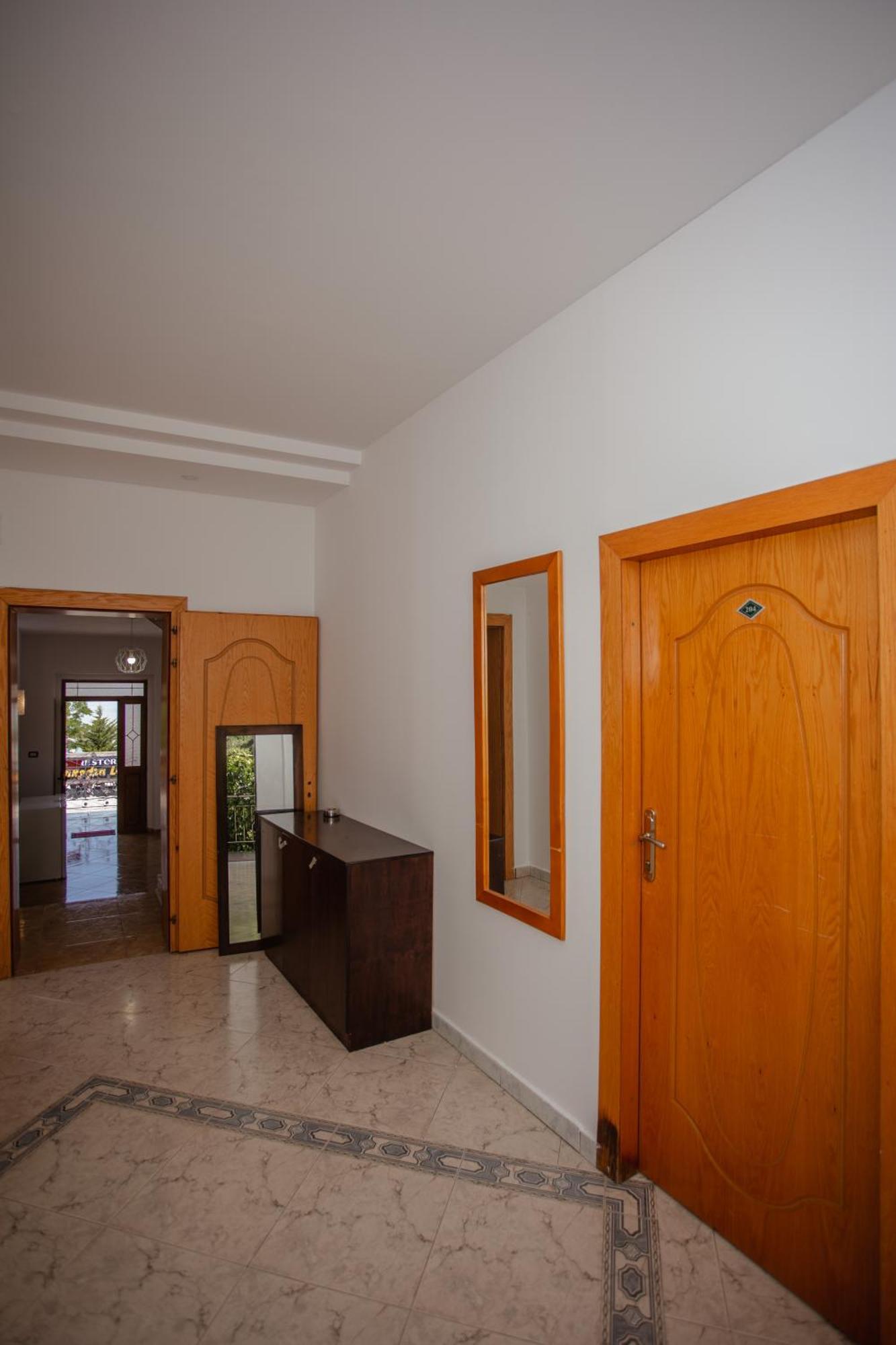 Široka Hotel Shkodra Lake المظهر الخارجي الصورة